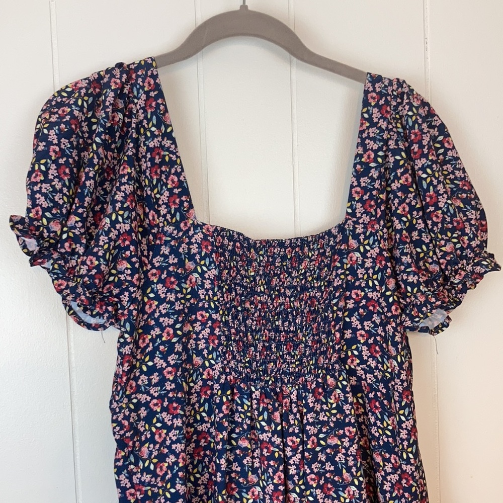 Blue floral dress with puff sleeves. Size Large. - Picture 6 of 6
